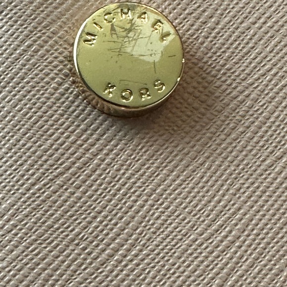 Michael kors cross body like brand new - Picture 15 of 16